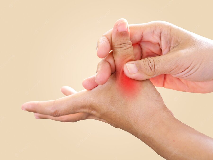 Боль в суставах рук или пальцев: причины, диагностика и лечение